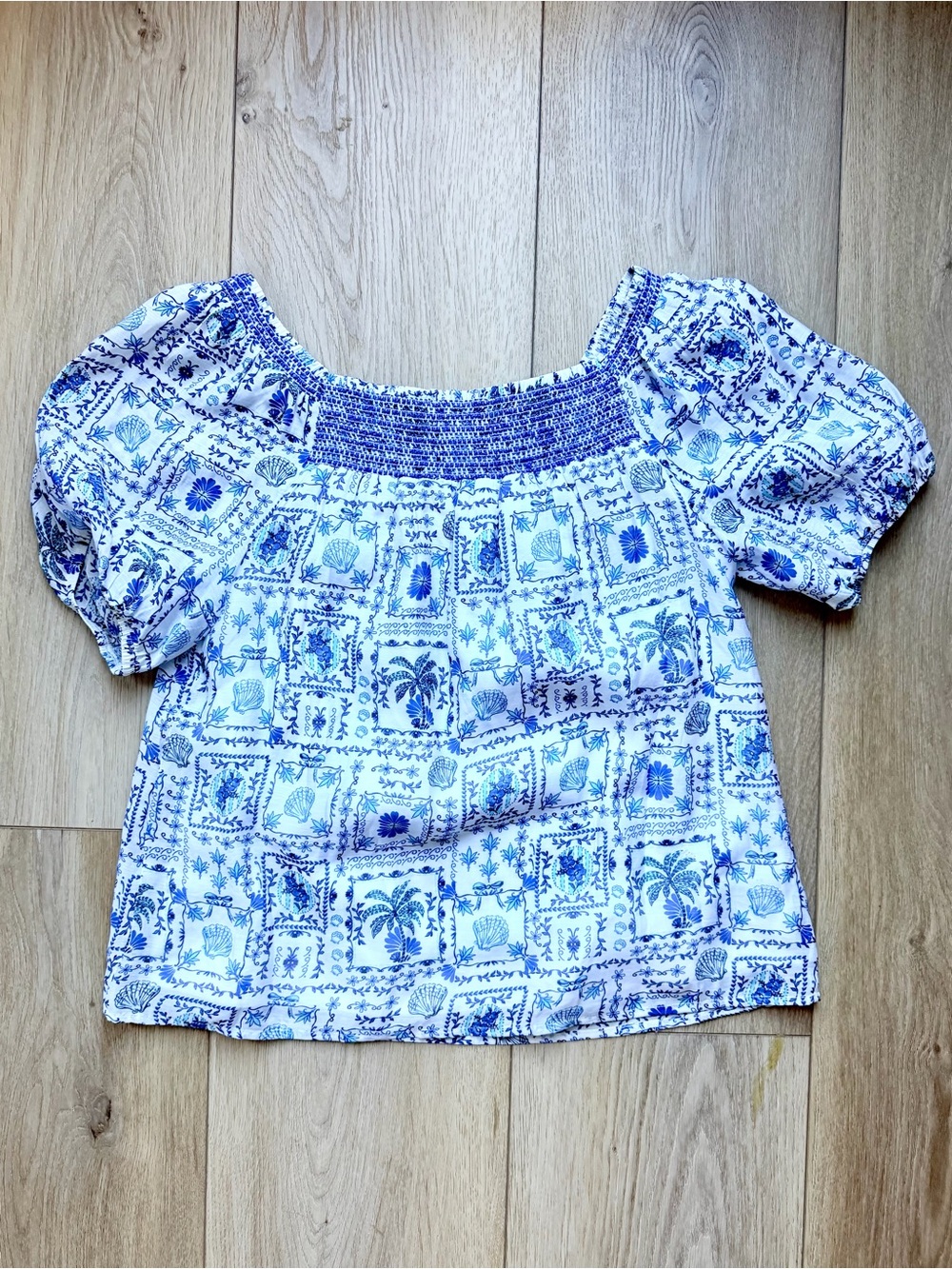 Fortune + Ivy Blue White Printed Smocked Puff Sleeve Top